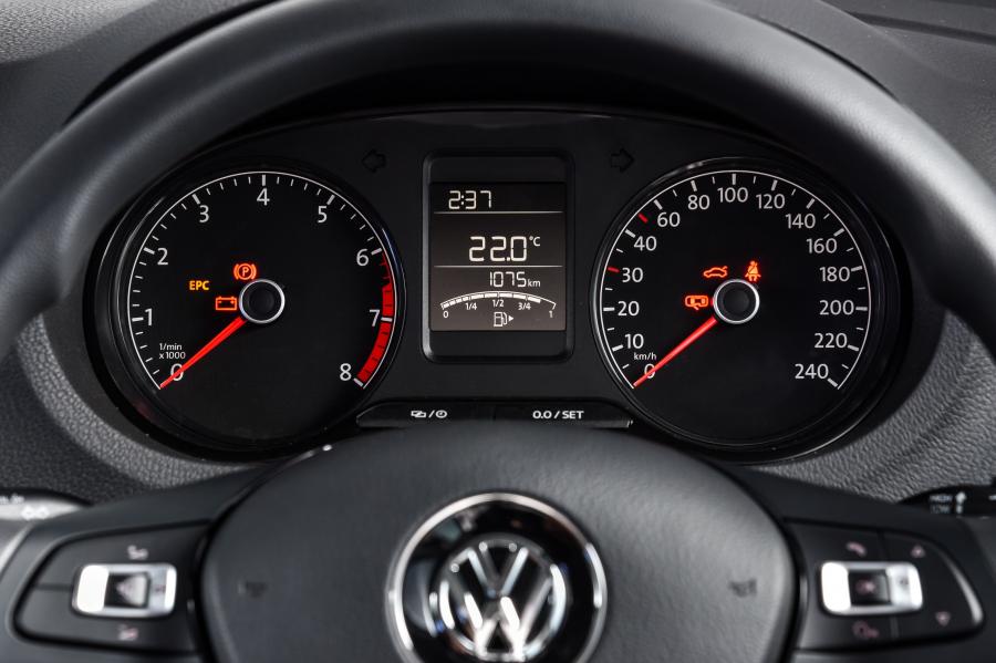 Панель приборов Volkswagen Polo Vivo (Typ 6C) 2018 года  (ZA) (фото 7 из 12)
